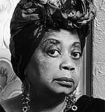 headshot of Della Wells